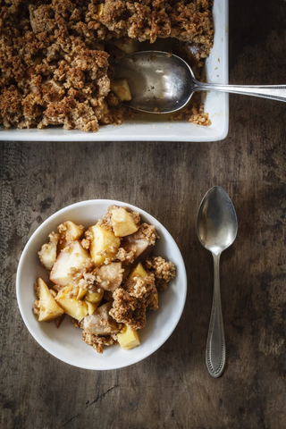 Crumble aux poires, pommes et coings